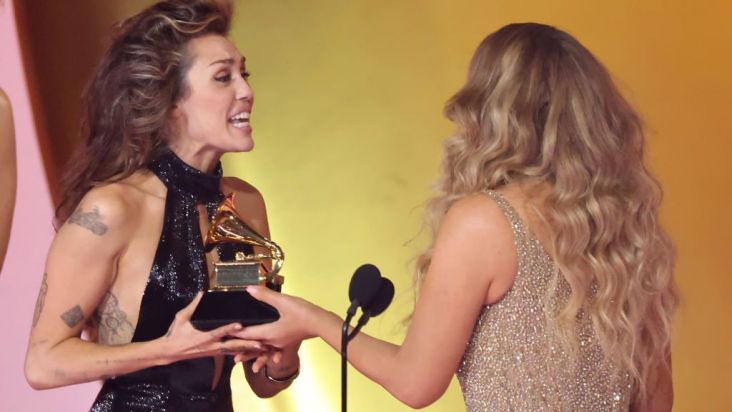 Grammy Céline Dion faz rara aparição desde diagnóstico de síndrome