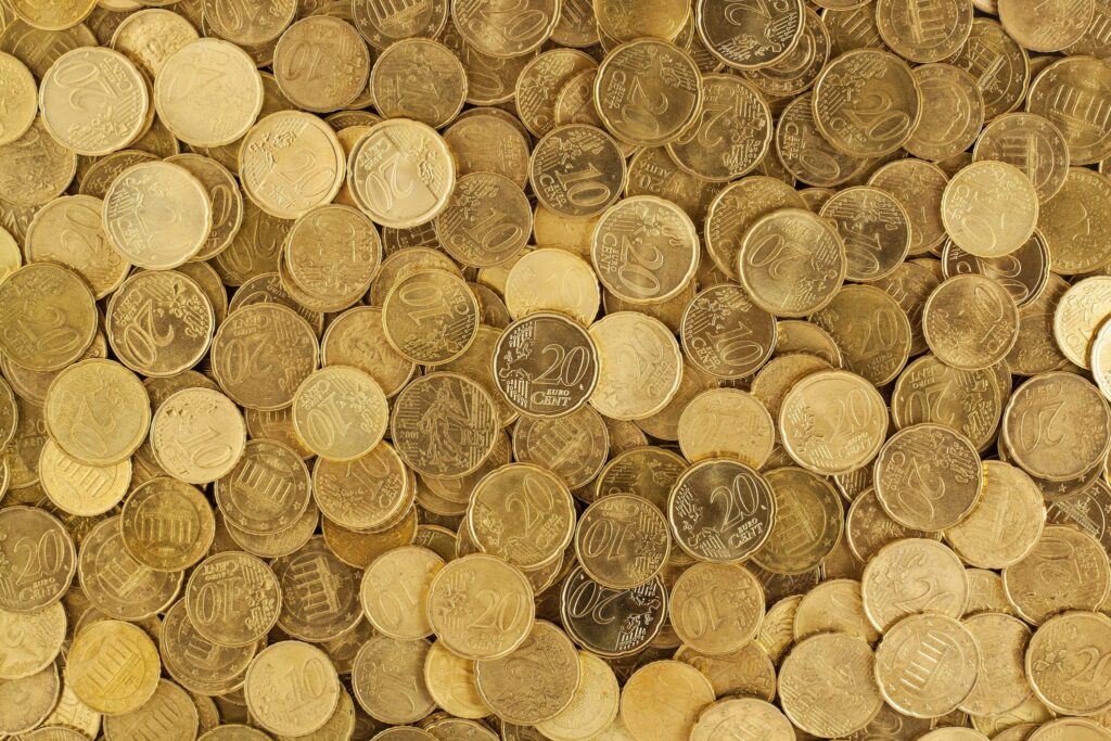 Aponte duas razões para o aumento da cunhagem e da circulação de moedas partir do ano 1000  