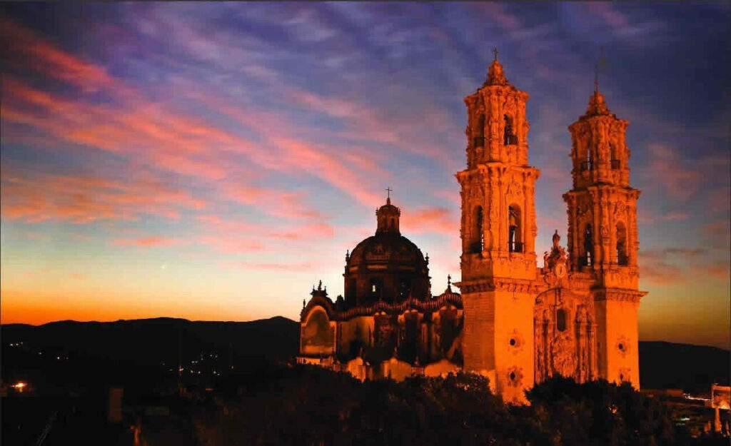 A igreja barroca colonial espanhola de Santa Prisca: uma joia arquitetônica do México