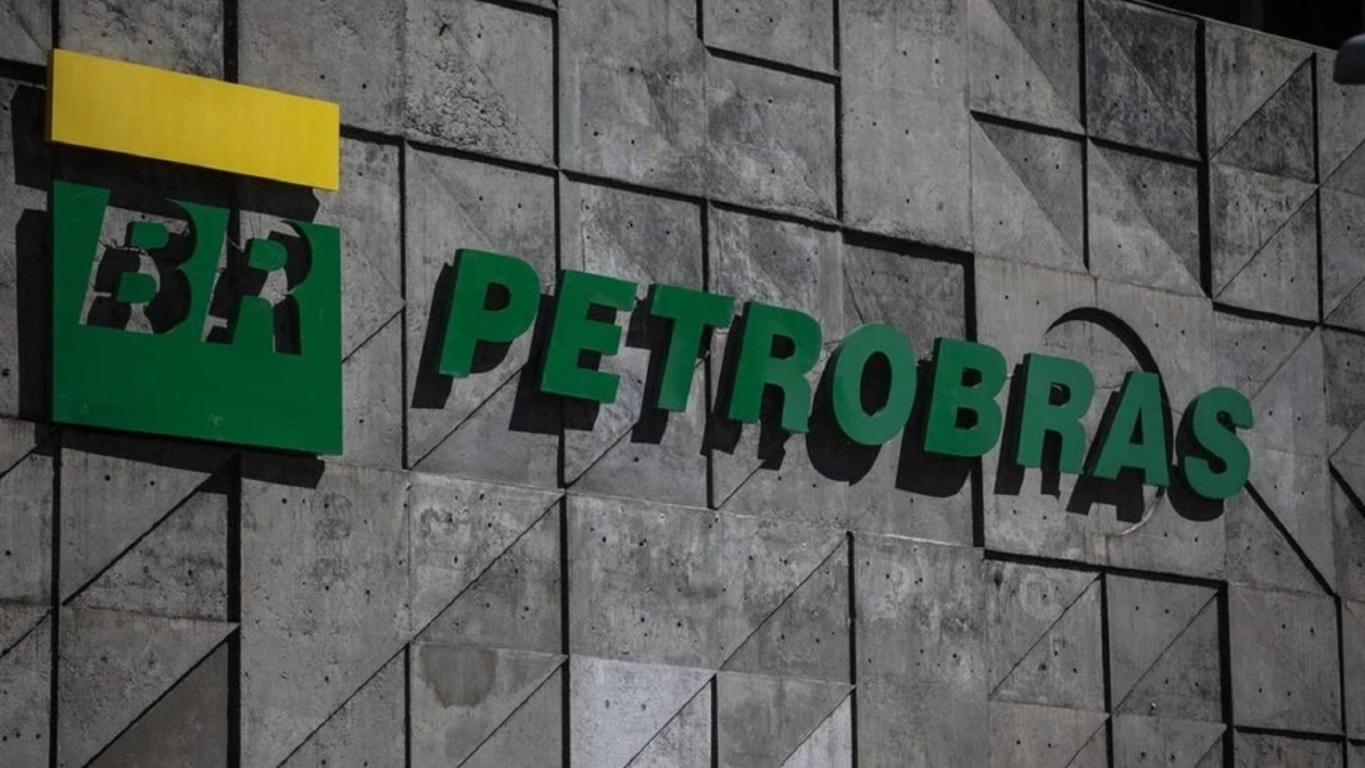 Dividendos Petrobras poderá pagar dividendos de R$1,80 ou mais no segundo trimestre uma das maiores empresas do Brasil e do setor petrolífero, está 