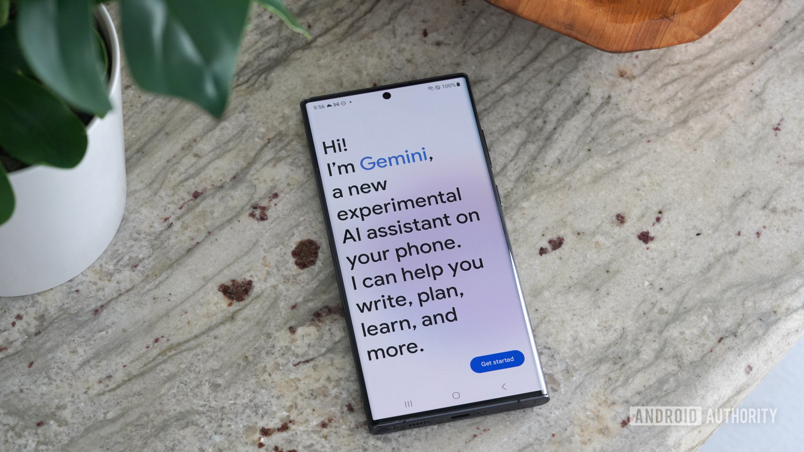 O aplicativo Gemini do Google é aberto com uma saudação do novo assistente de IA.